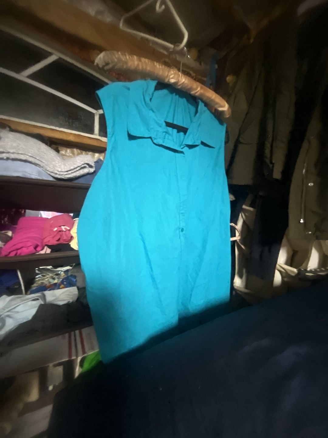 Basic Editions Women's Turquoise Sleeveless Button-Down Collared Blouse 1