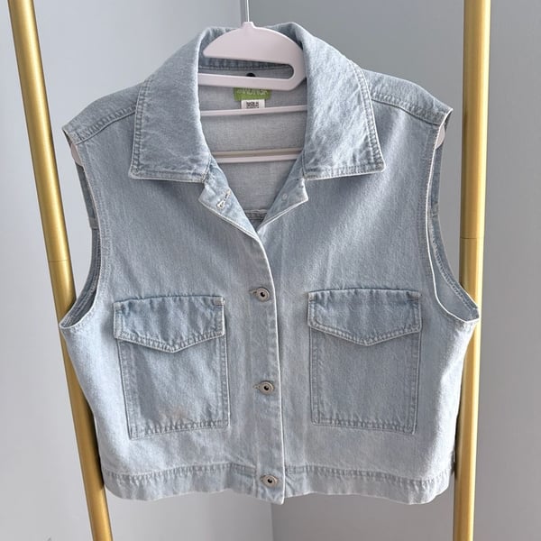 Mandinga Light Wash Sleeveless Denim Button-Down Vest