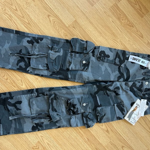 VIP Jeans Women's Mid-Rise Wide Leg 3D Cargo Pants in Grey Camo