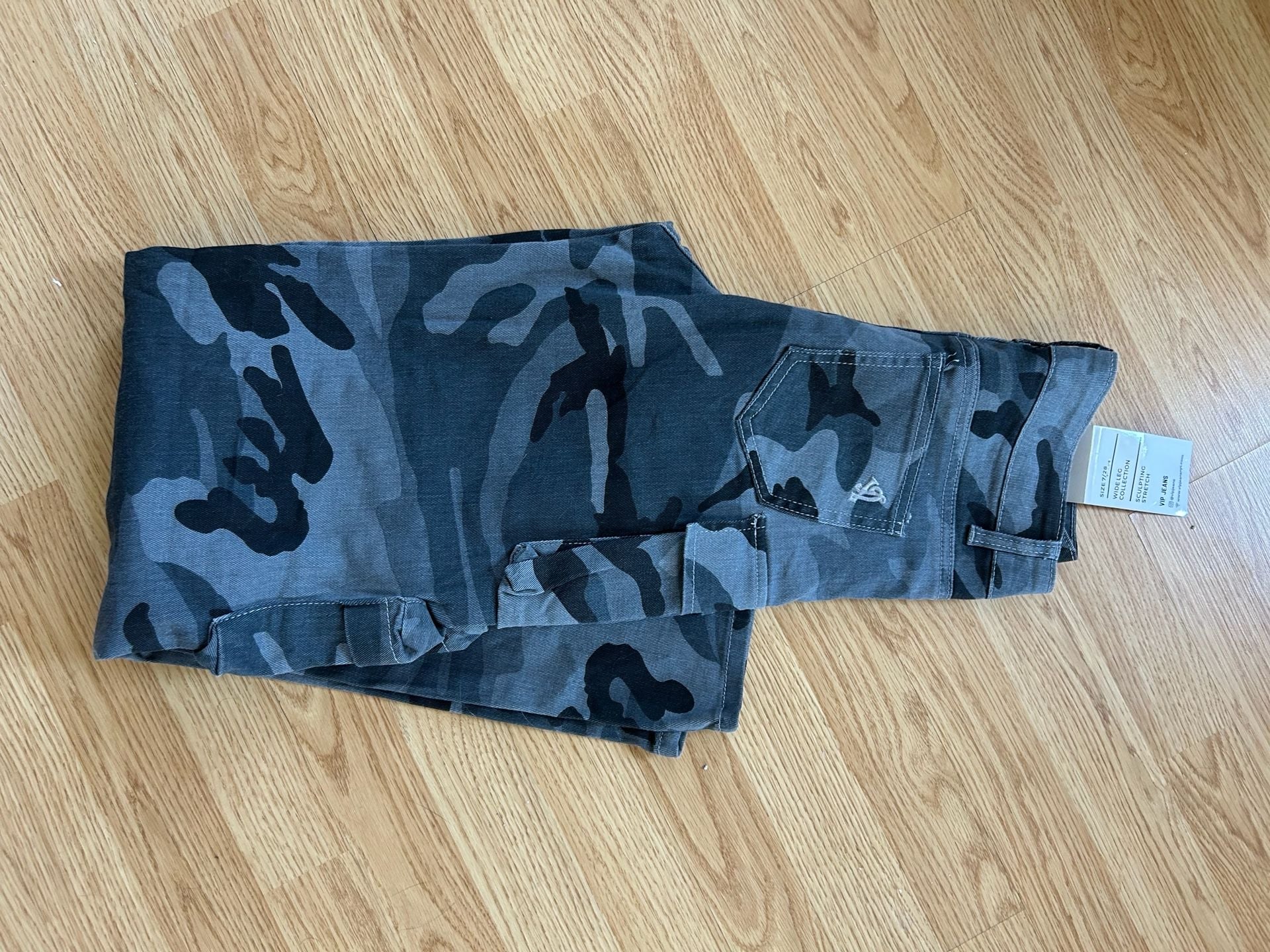 VIP Jeans Women's Mid-Rise Wide Leg 3D Cargo Pants in Grey Camo 3
