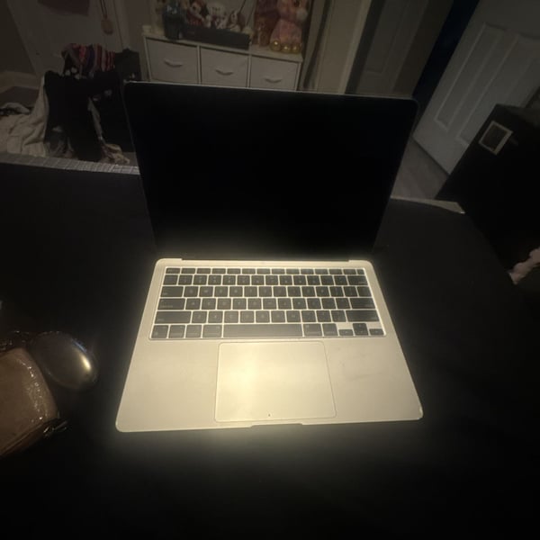 Apple MacBook Pro 13-Inch Laptop (Silver)