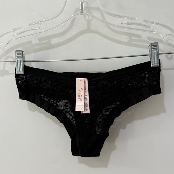 Victoria's Secret Lace Thong Panty in Black