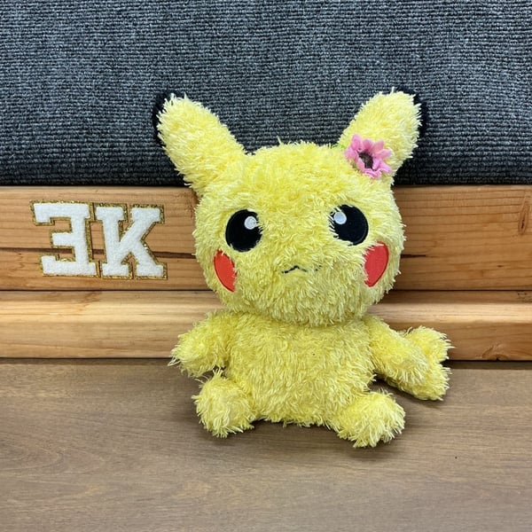 Sekiguchi Pokemon Mokomoko Female Pikachu Fluffy Plush with Flower