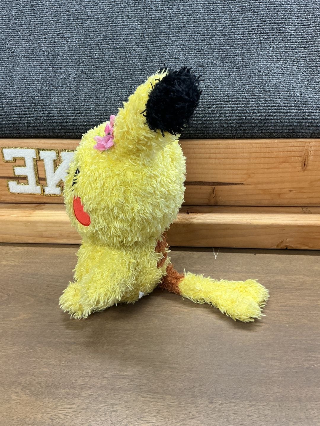 Sekiguchi Pokemon Mokomoko Female Pikachu Fluffy Plush with Flower 3