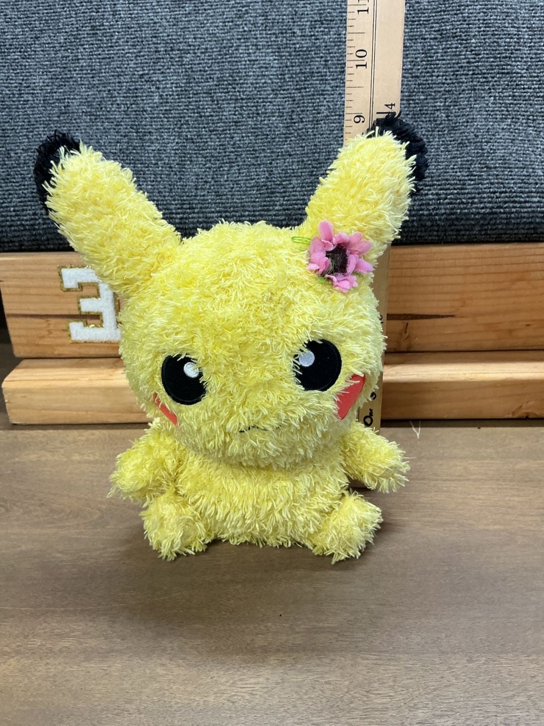 Sekiguchi Pokemon Mokomoko Female Pikachu Fluffy Plush with Flower 6