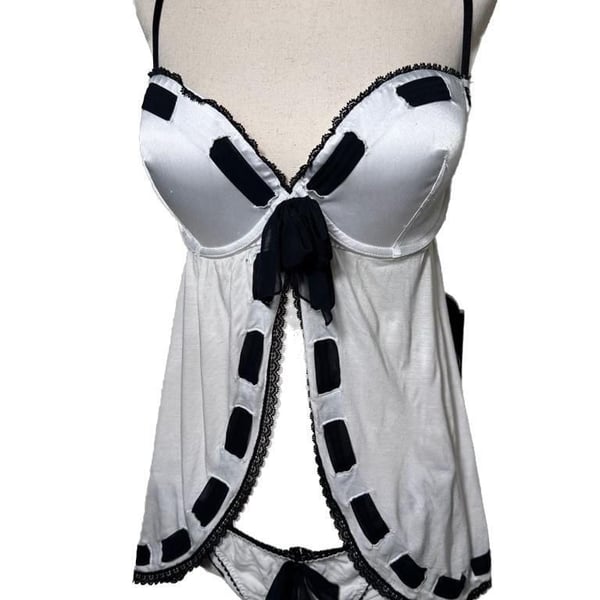 Victoria's Secret White and Black Ribbon Detail Babydoll Chemise Lingerie Set

H1055