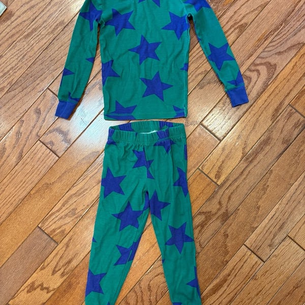 Mini Boden Boys Green Star Print Long Sleeve Pajama Set