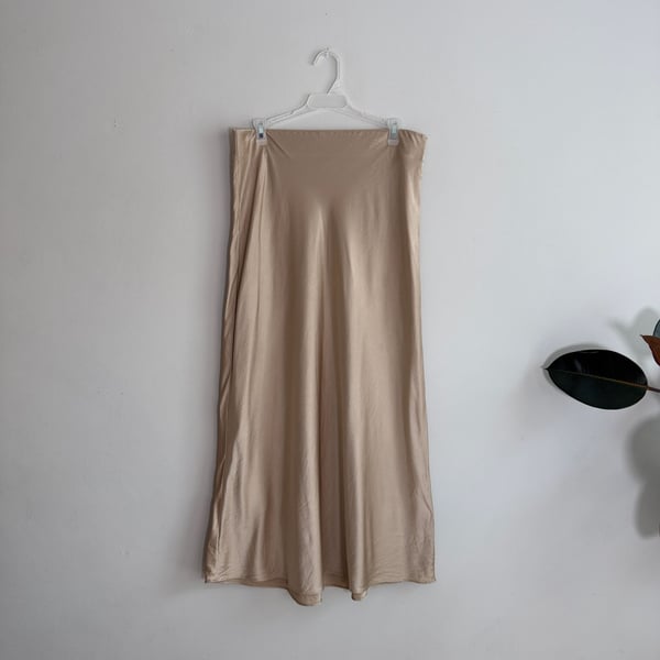 FRAME 100% Washable Silk Midi Skirt in Khaki Tan L