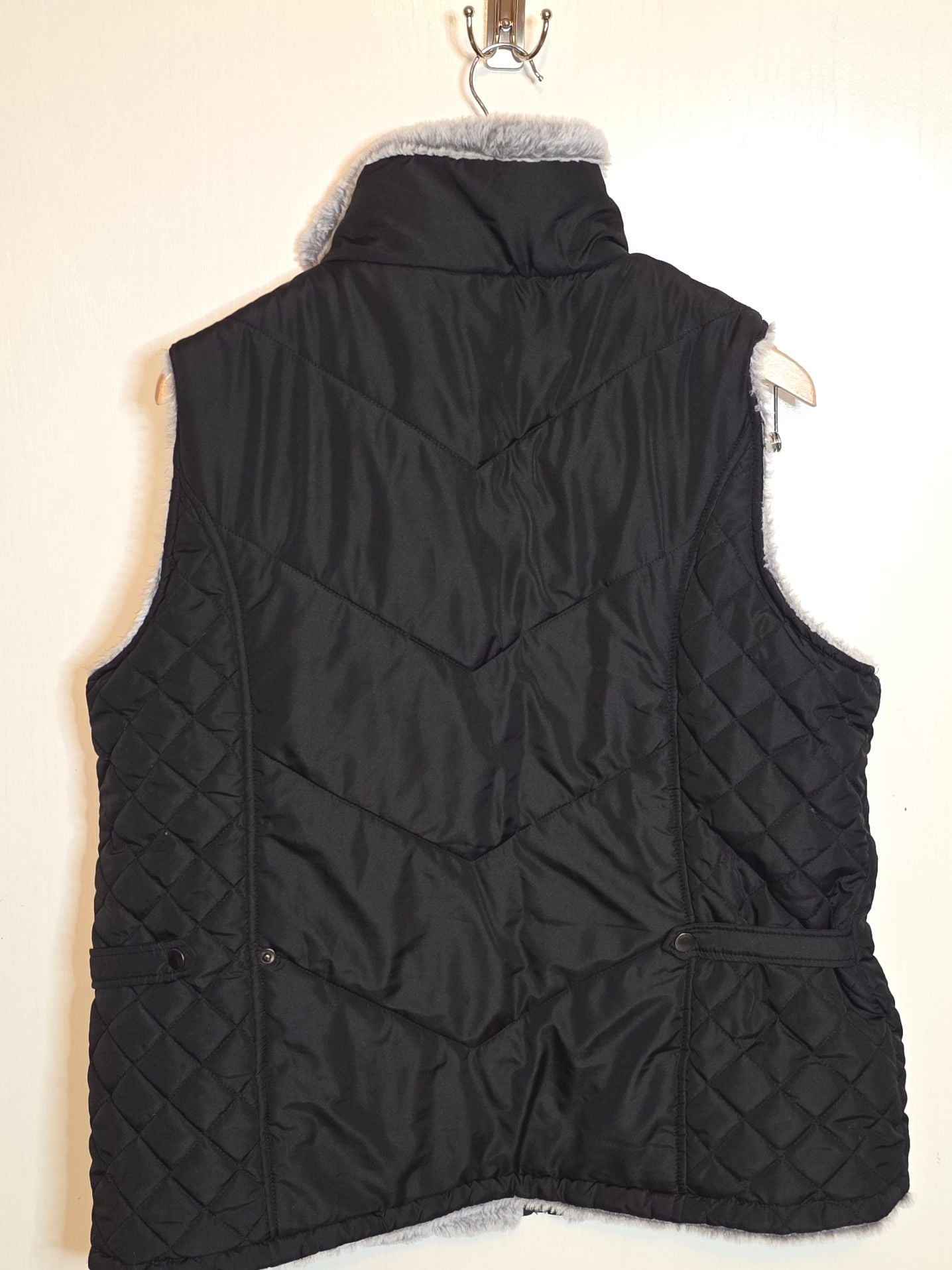 Chebella Quilted Reversible Faux Fur Vest 11