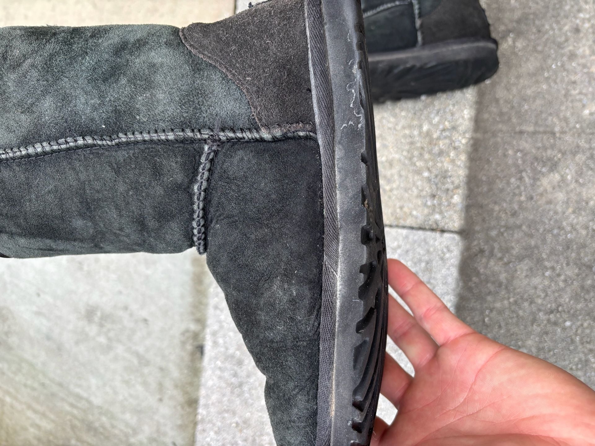 UGG Classic Short II Boots in Black Suede Women’s size 6 5