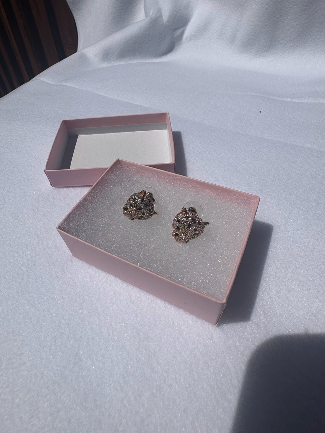 Rose Gold-Tone Leopard Head Stud Earrings with Rhinestones and Green Eyes 1