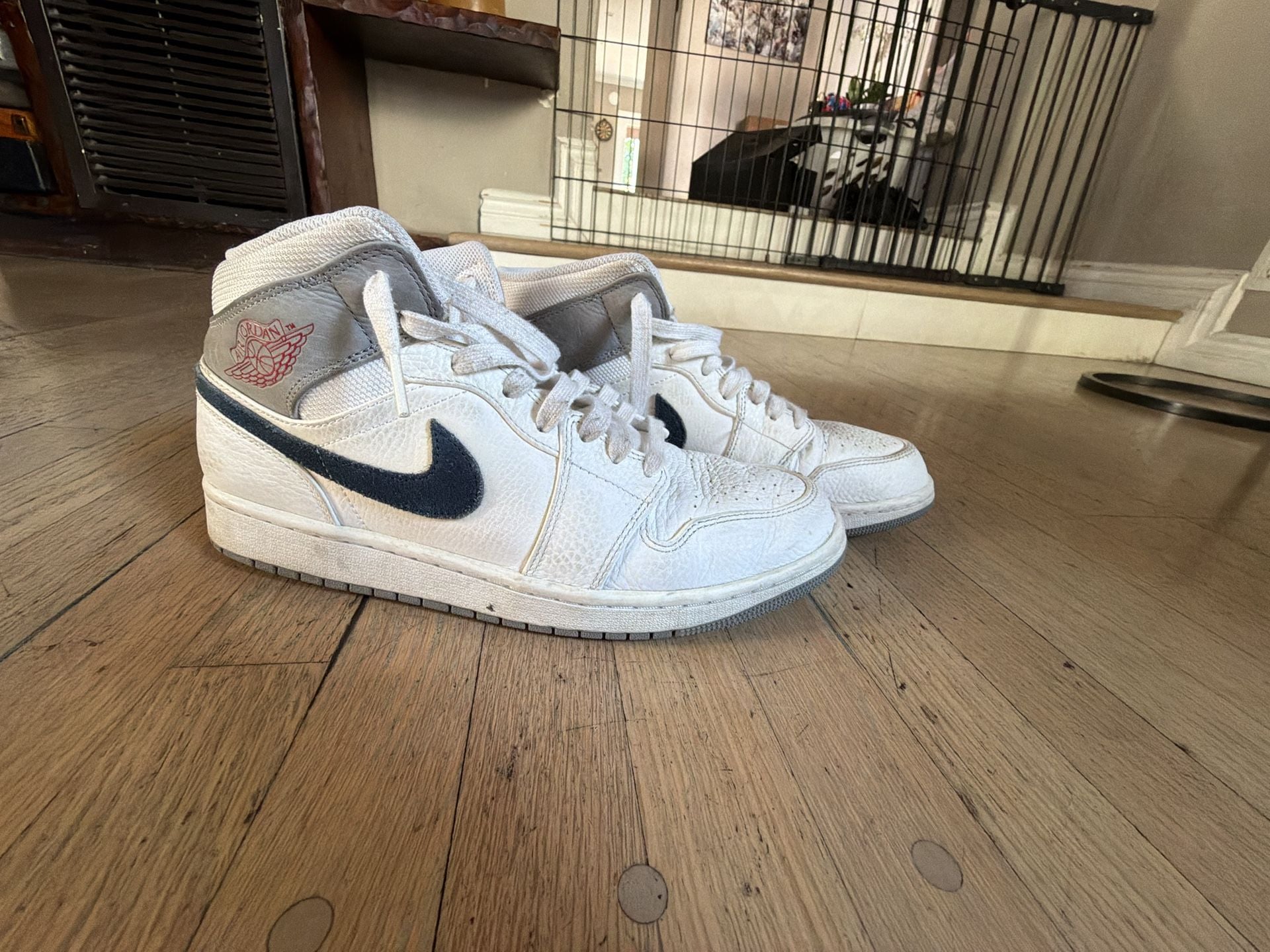 Nike Air Jordan 1 Mid 'Paris' (DR8038-100) 2