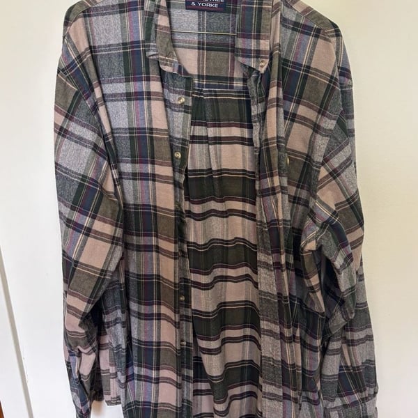 Roundtree & Yorke Men's XL Portuguese Flannel Plaid Button-Down Shirt