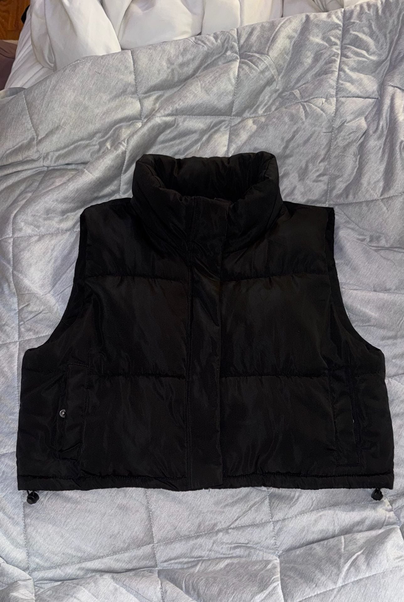 Thread & Supply Women's Cropped Puffer Vest with Snap Pockets and Drawstring Hem 1