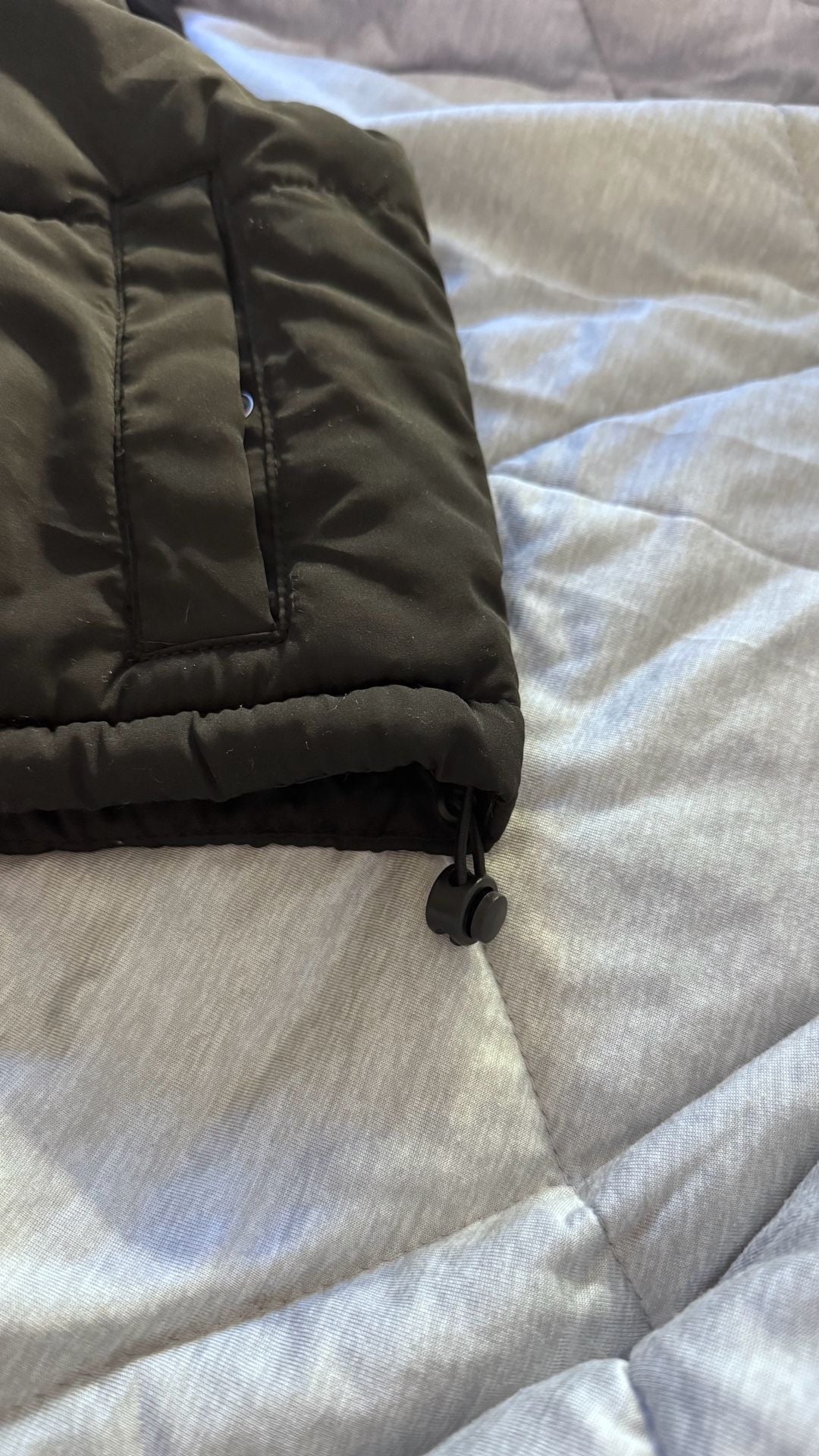 Thread & Supply Women's Cropped Puffer Vest with Snap Pockets and Drawstring Hem 4