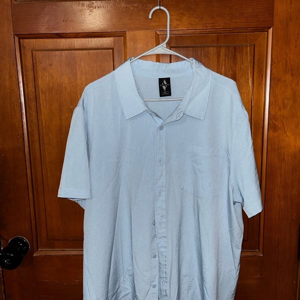 Skechers Men's Short Sleeve Button-Down Camp Shirt, Light Blue Texture