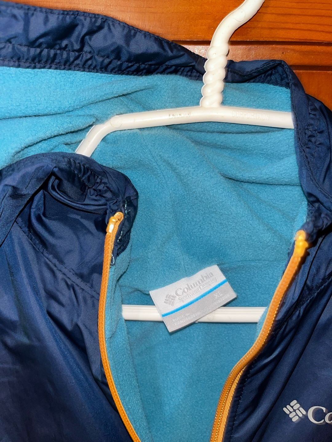Columbia Navy Blue Full-Zip Windbreaker Jacket with Light Blue Fleece Lining 3