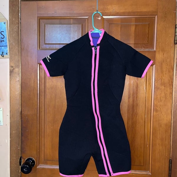 Trespass Astor Kids 3MM Short Sleeve Surfing Short Wetsuit Black and Pink
