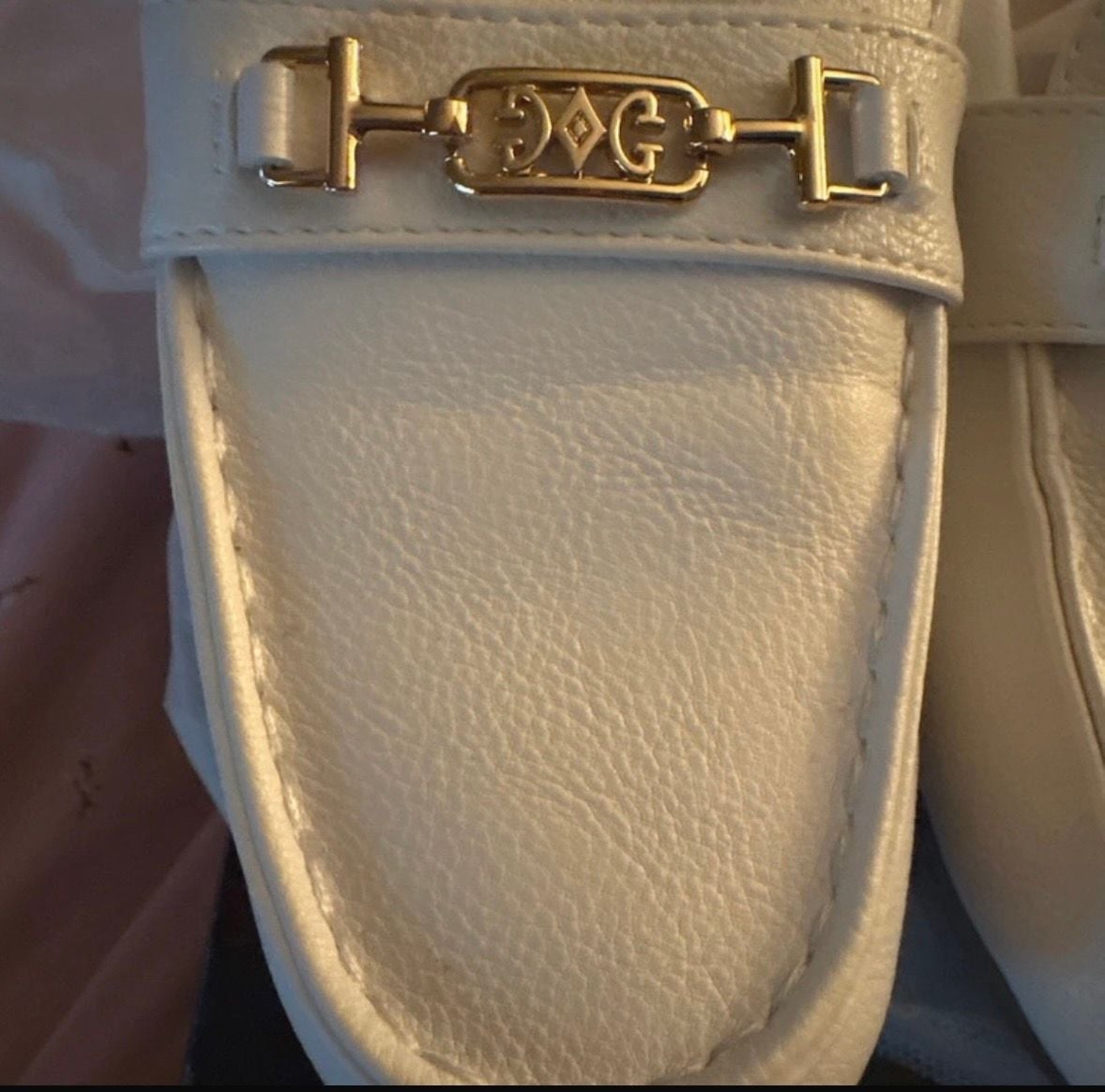Woman White Loafers in Leather. Brand new never worn. 2
