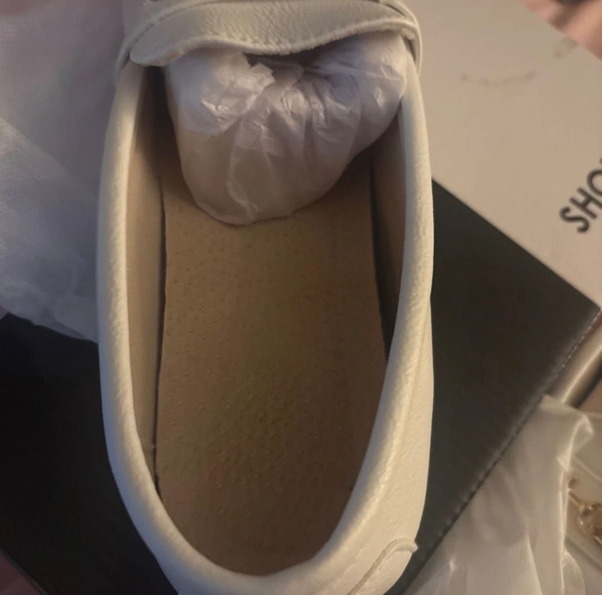 Woman White Loafers in Leather. Brand new never worn. 3