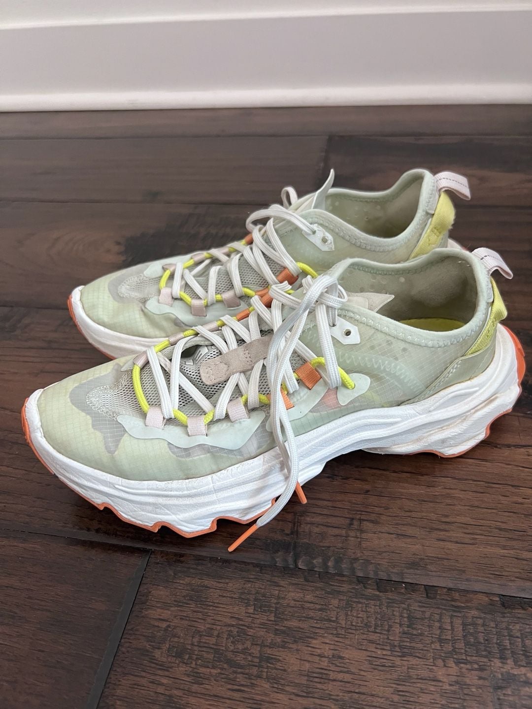 SOREL Kinetic Breakthru Tech Sneaker (Women) US7 Used 2