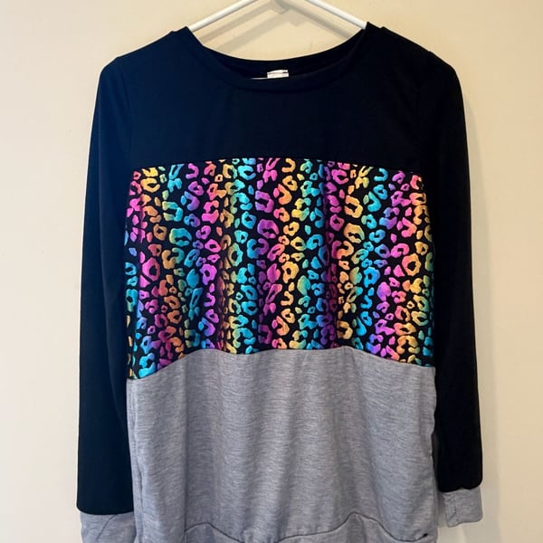 Acting Pro Women's Colorblock Long Sleeve Top with Rainbow Animal Print
