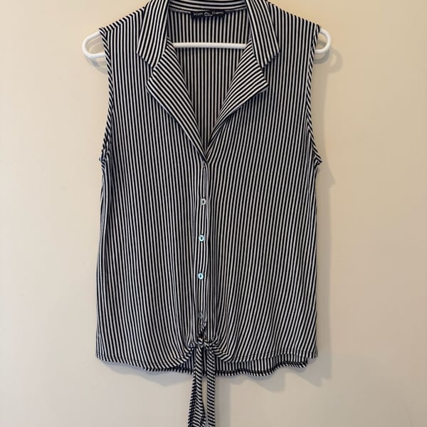 Kim & Cami Women's Black and White Striped Sleeveless Button-Down Tie-Front Top