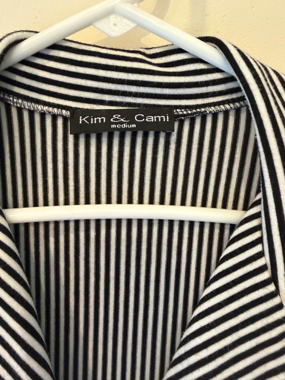 Kim & Cami Women's Black and White Striped Sleeveless Button-Down Tie-Front Top 2