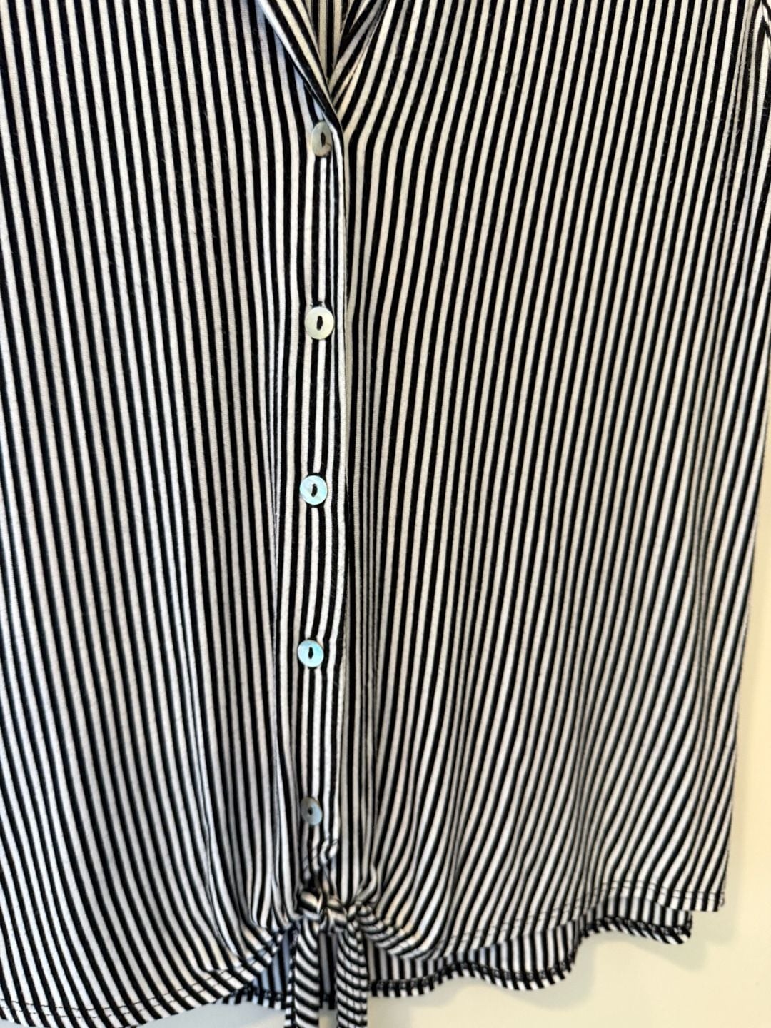 Kim & Cami Women's Black and White Striped Sleeveless Button-Down Tie-Front Top 3