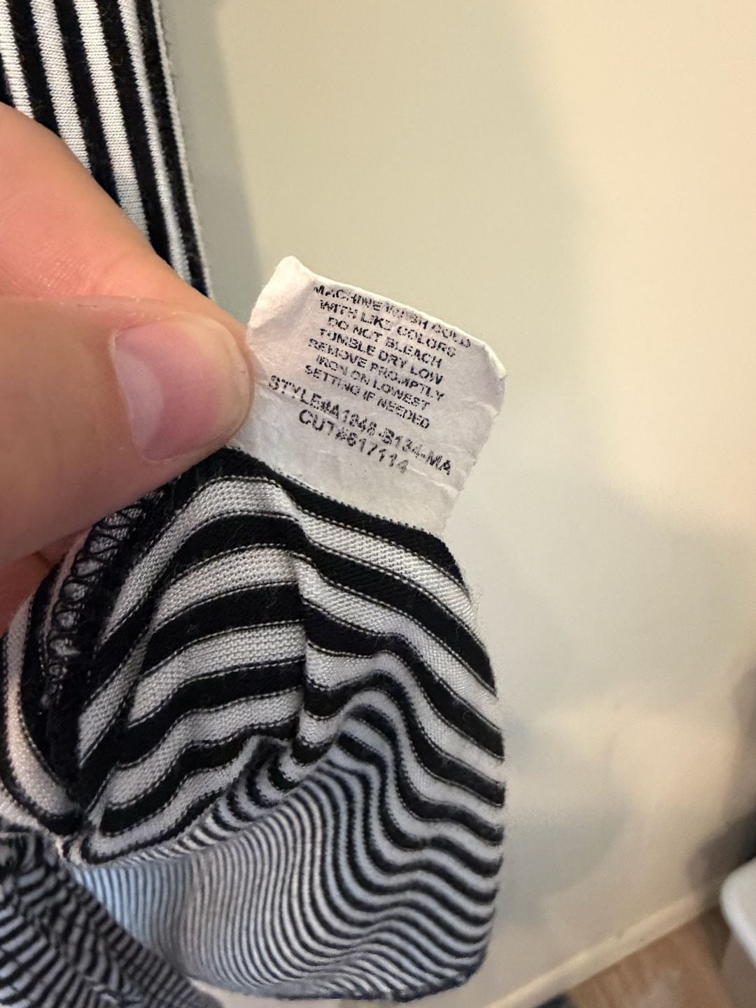 Kim & Cami Women's Black and White Striped Sleeveless Button-Down Tie-Front Top 4