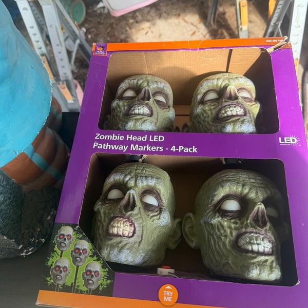 Halloween Gemmy Zombie Heads Prop Animated LED Pathway Timer NIB WORKS Decor