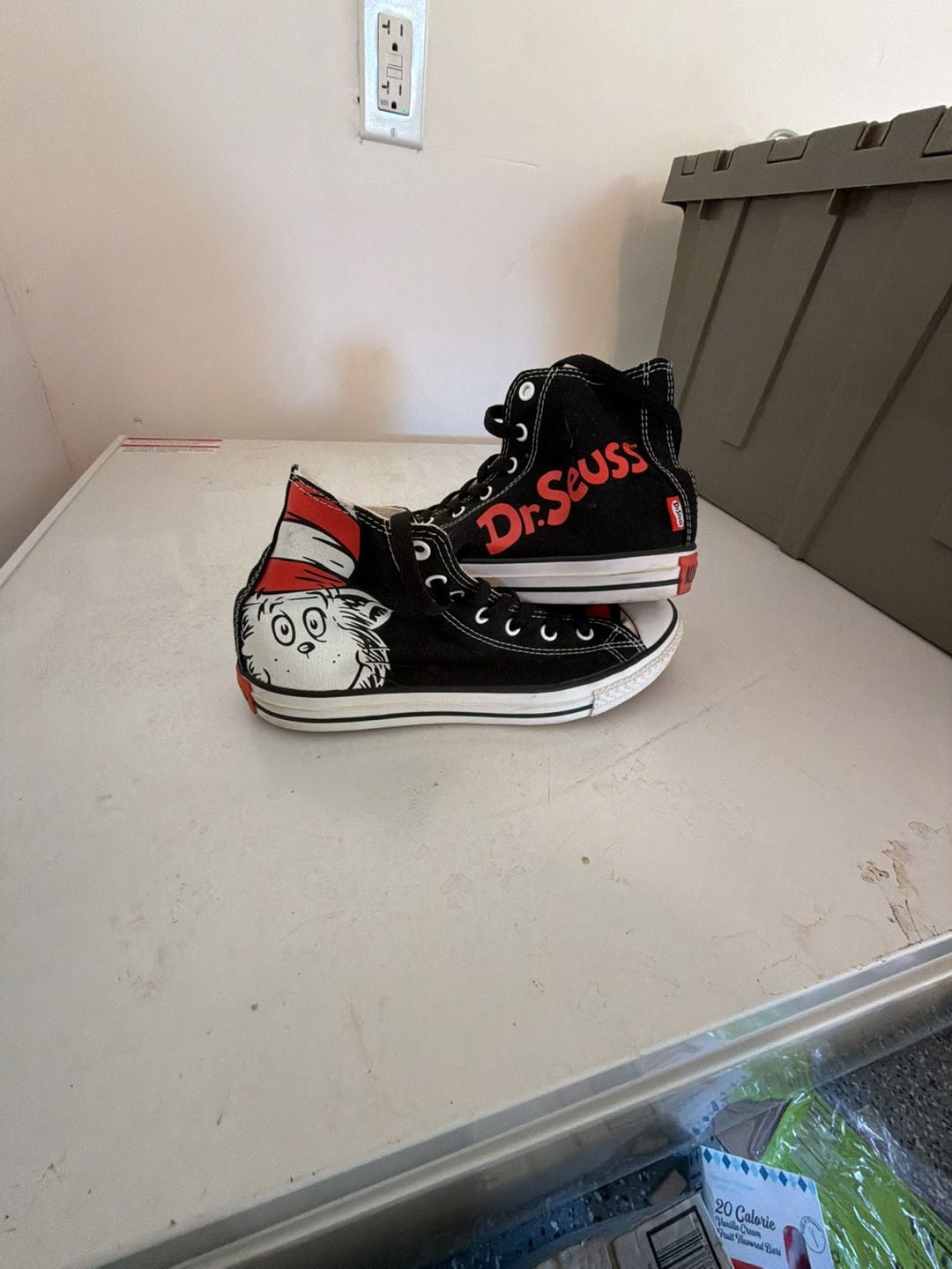 Converse Chuck Taylor All Star High Top 'The Cat in the Hat' Dr. Seuss Edition 1