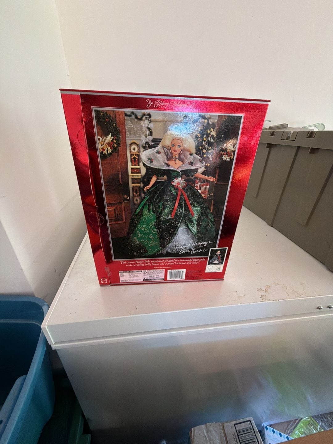 1995 Happy Holidays Special Edition Barbie Doll in Emerald Green Gown 2