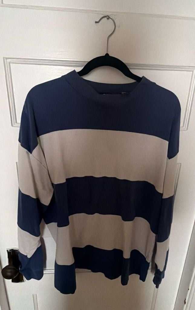 Gap Navy and Beige Wide Stripe Long Sleeve Crewneck Pullover 2