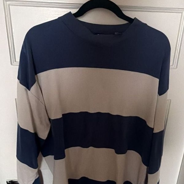 Gap Navy and Beige Wide Stripe Long Sleeve Crewneck Pullover