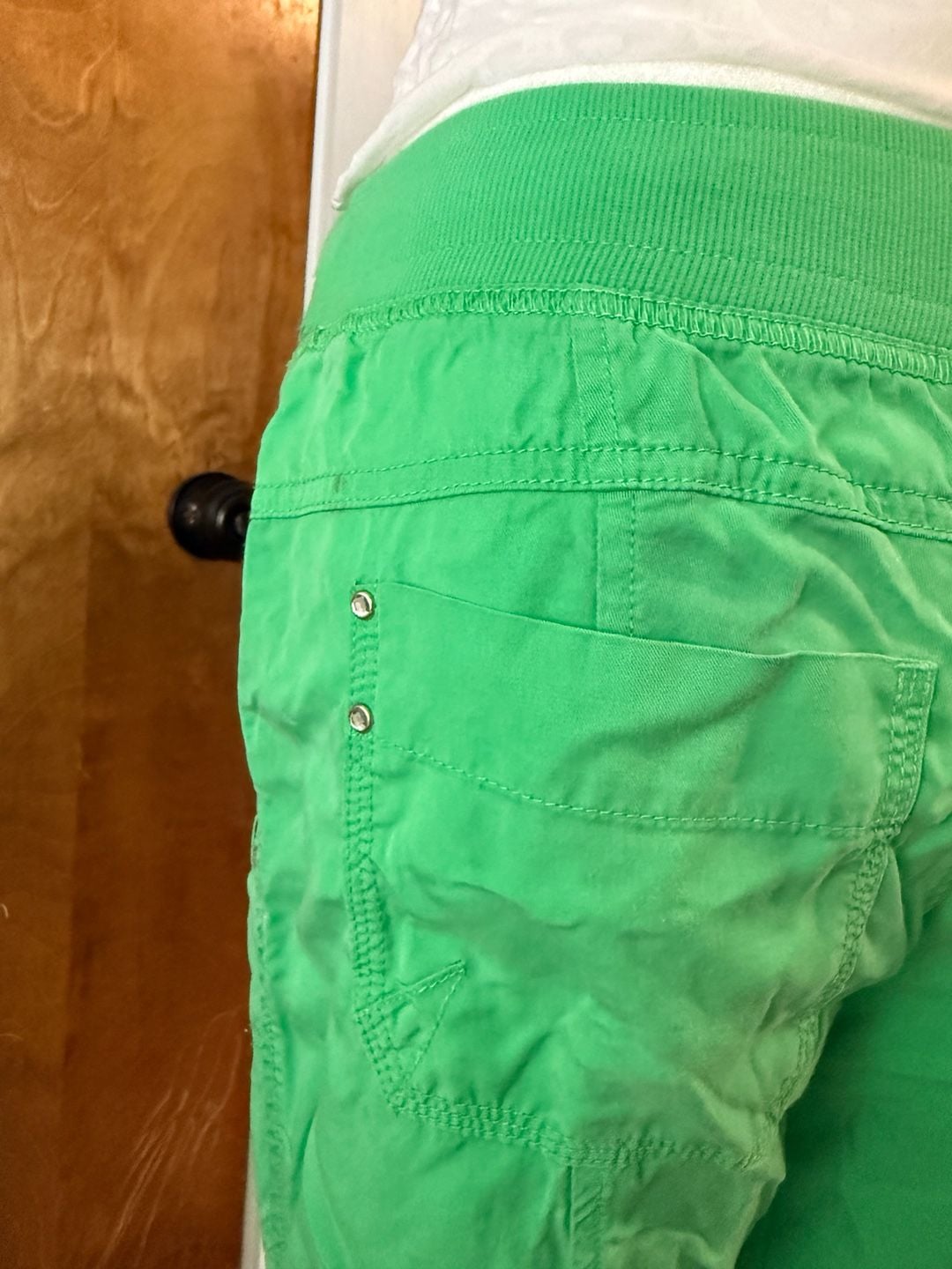 INC International Concepts Y2K Green 100% Tencel Lyocell Cargo Capri Pants 7