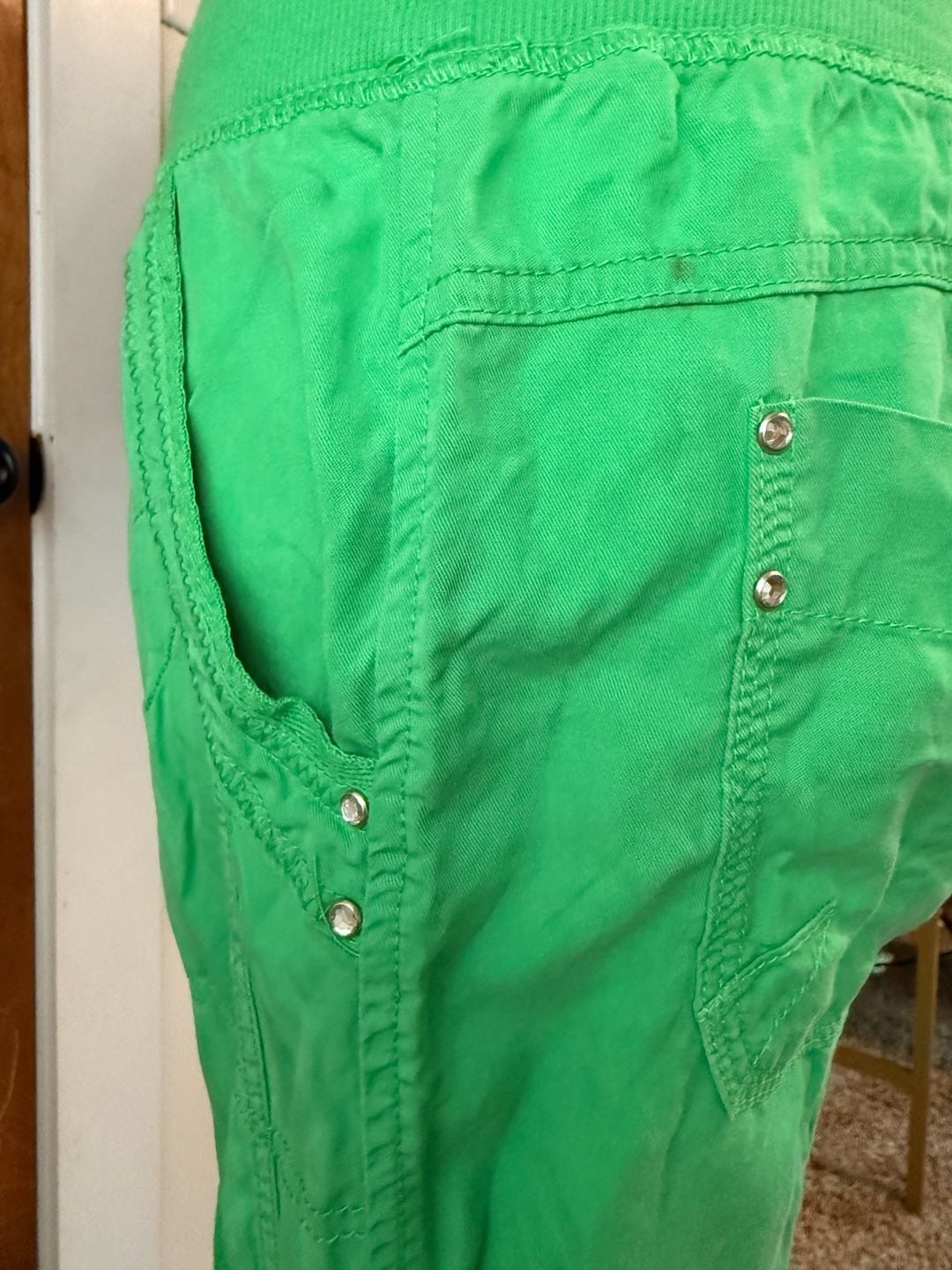INC International Concepts Y2K Green 100% Tencel Lyocell Cargo Capri Pants 8