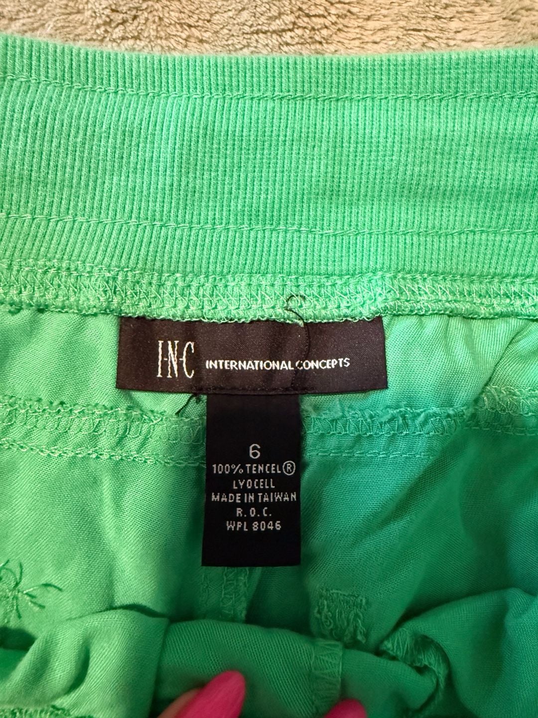 INC International Concepts Y2K Green 100% Tencel Lyocell Cargo Capri Pants 9