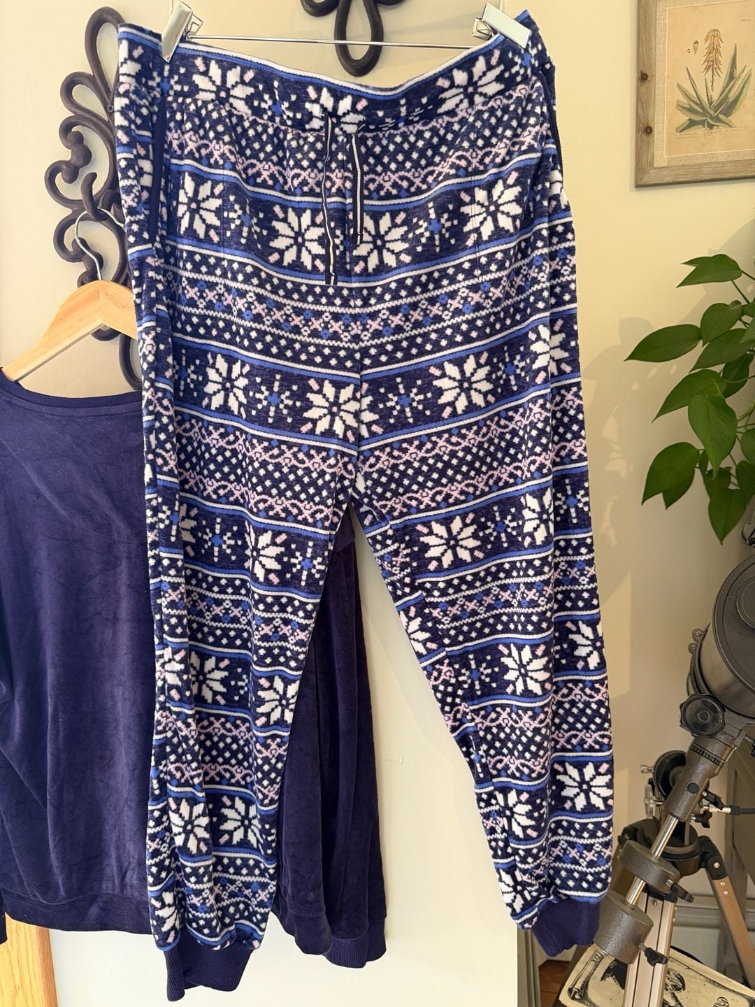 Nautica Women's Plush Fleece 2-Piece Pajama Set w 7