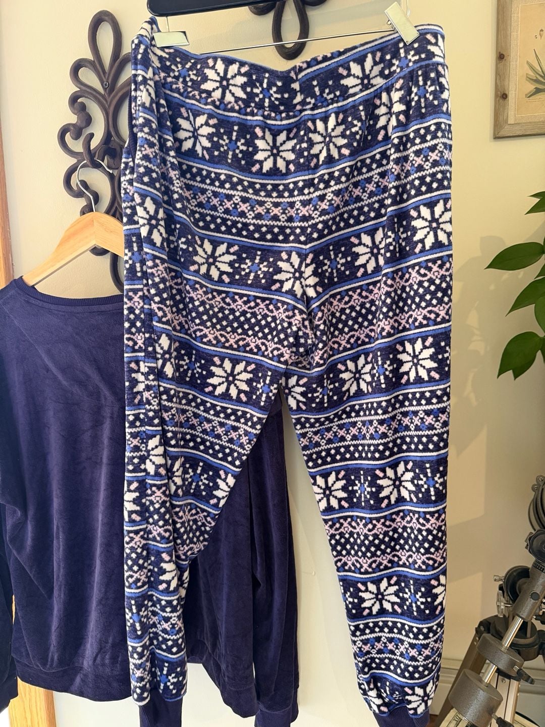 Nautica Women's Plush Fleece 2-Piece Pajama Set w 8