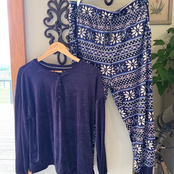 Nautica Women's Plush Fleece 2-Piece Pajama Set w