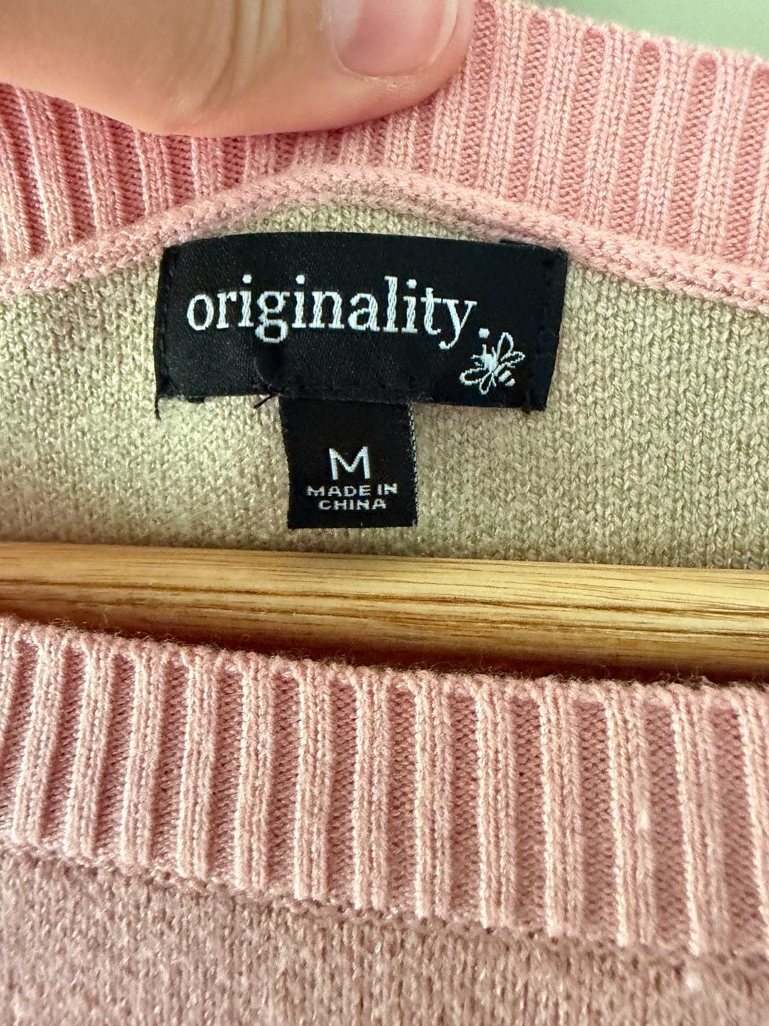Originality Women's Pink Frog Graphic Crew Neck Knit Sweater 3