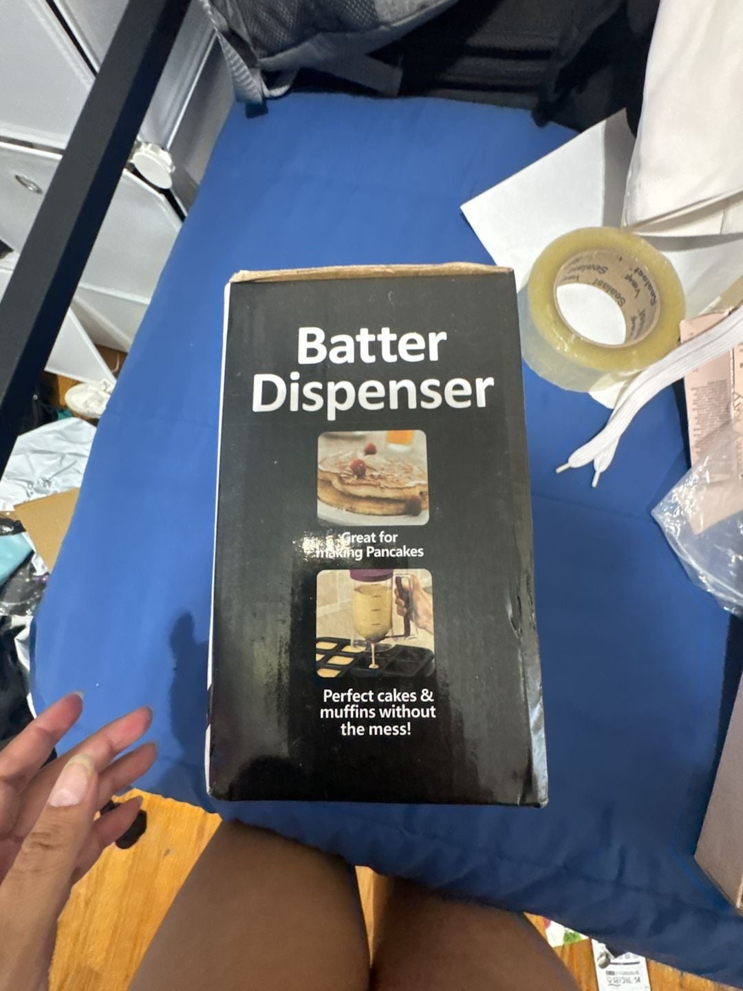 Kitchen Batter Dispenser for Pancakes, Cupcakes, and Muffins 2