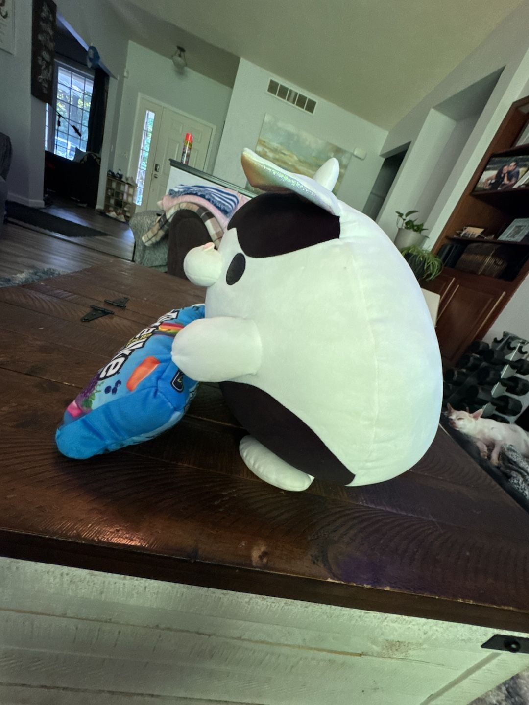 Zuru Snackles Super Sized 14-inch Daisy the Cow 5