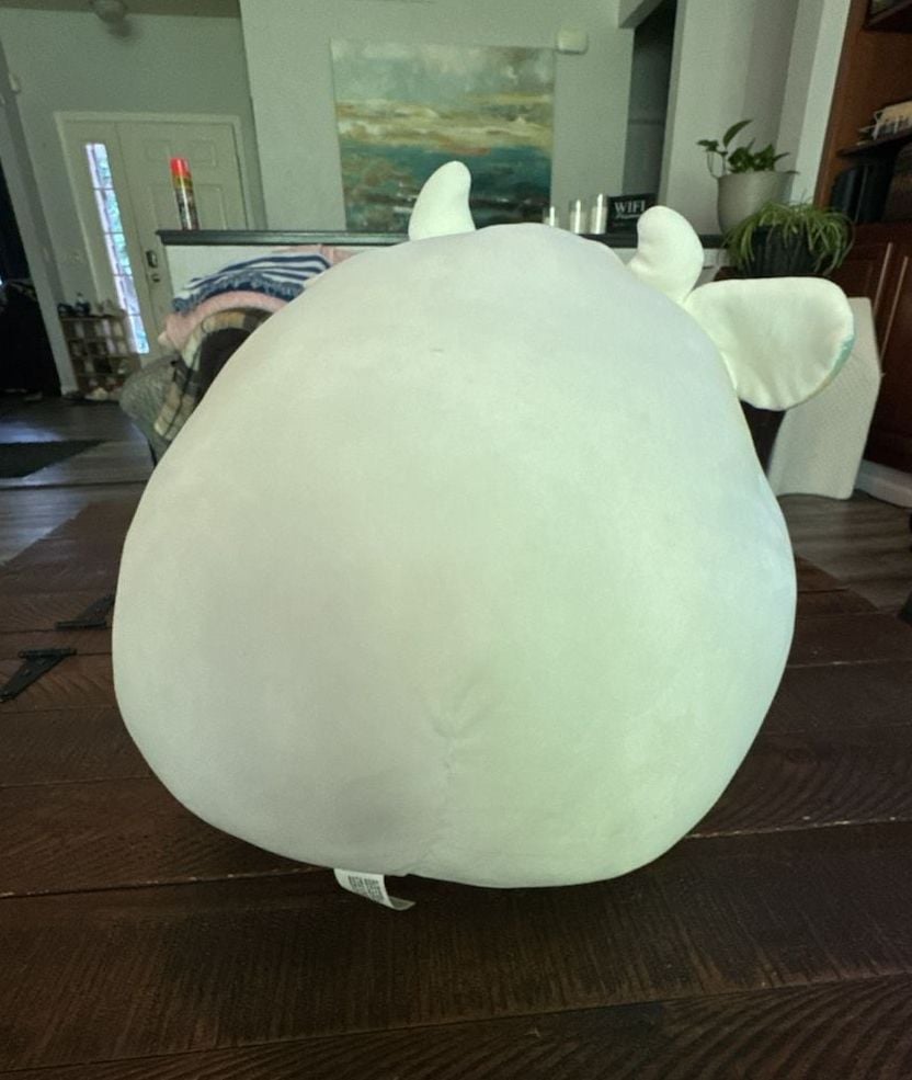 Zuru Snackles Super Sized 14-inch Daisy the Cow 4