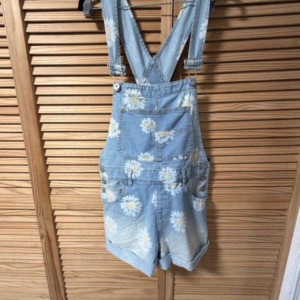 No Boundaries Junior's Daisy Print Denim Shortalls