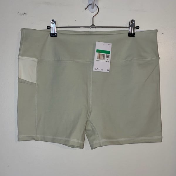 Nike Women's Tight Fit 4" Length Yoga Bike Shorts with Pockets