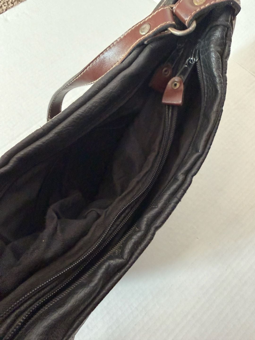 Vintage Black Pebbled Leather Crossbody Shoulder Bag with Eagle Logo Patch 11