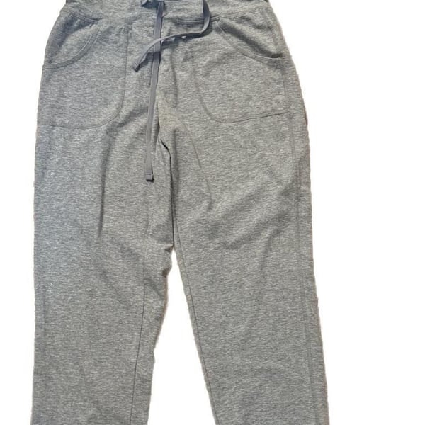 Athletic Works Women's Athleisure Core Knit Capri Pants with Drawstring