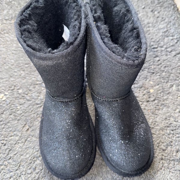 UGG Kids Classic Short II Glitter Boots in Black size 2